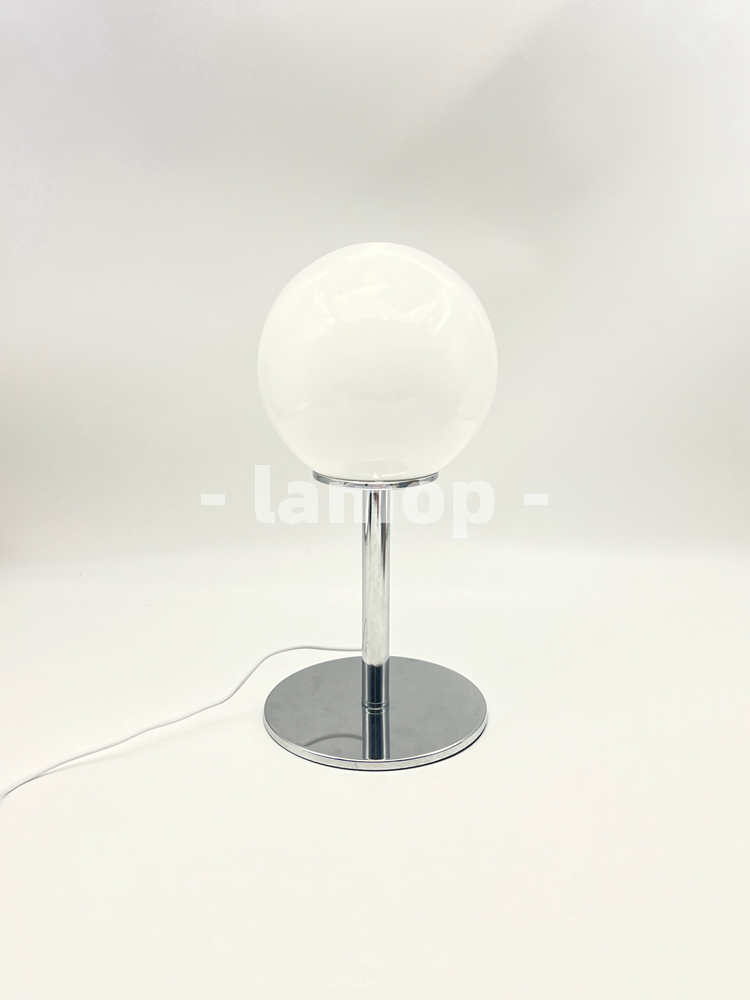 밀키 화이트 솔리드 글로브 크롬 얇은 폴 테이블 램프  - Desk Lamp Led 리뷰 및 가격